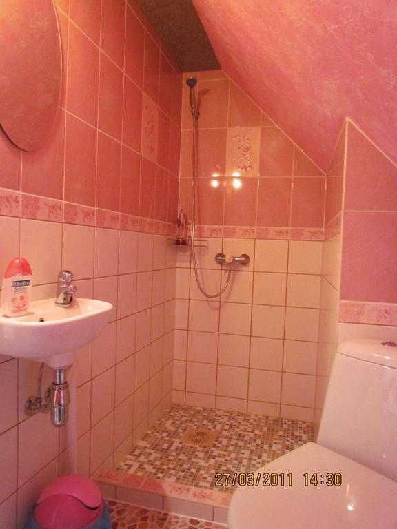 Tonise Holiday Houses Lilbi  Δωμάτιο φωτογραφία